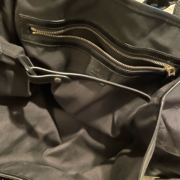 SOLD! Authentic Gucci Pelham bag. Black. Excellent condition. Medium size. - Picture 2 of 4